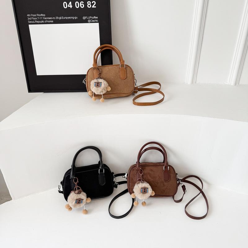 New retro fashion autumn and winter bowling bag women's literary solid color personalized casual Maillard style messenger bag