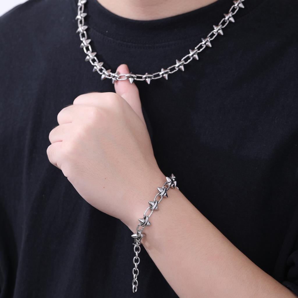 European and American cross-personality trendy cool style men's and women's rivet splicing bracelet punk style does not fade jewelry 2026