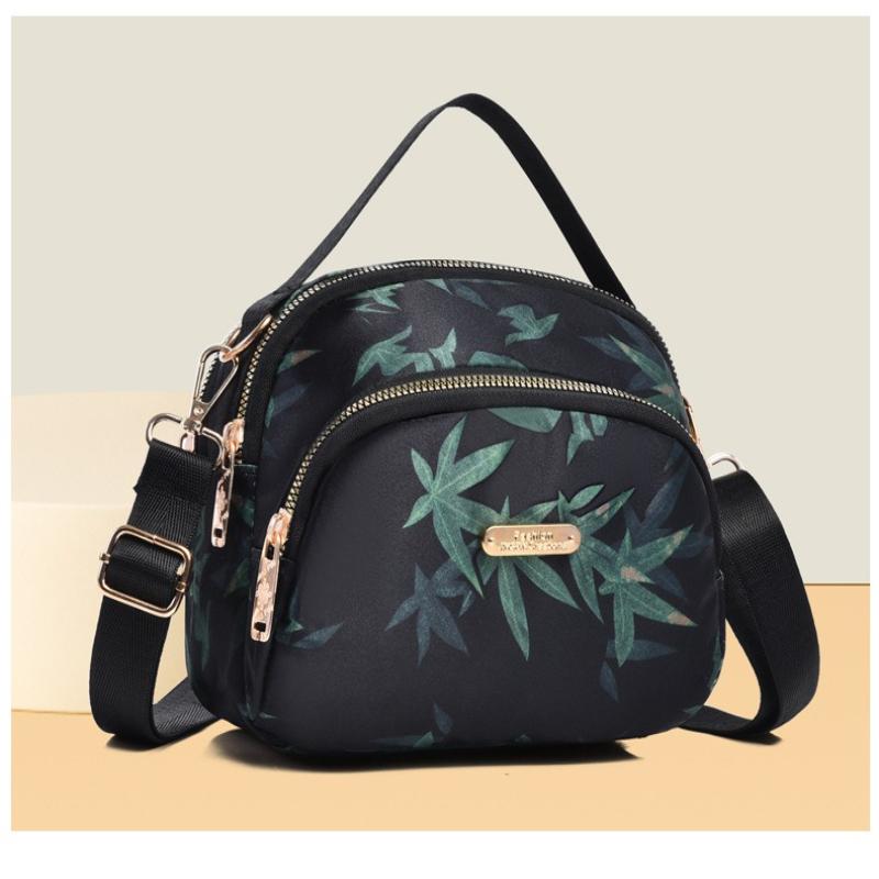 1Pc Large Capacity Outdoor Fashion Shoulder Bag Middle-aged Women Versatile Travel Messenger Bag Multi-layer Storage Portable Shell Bag