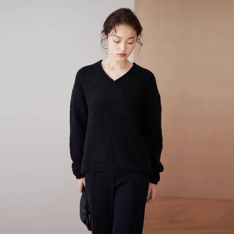 Sinuofude Women's V-Neck Lamb Wool Blend Knit Sweater