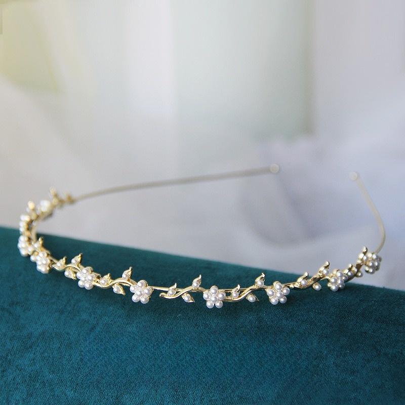 Elegant Floral Rhinestone Headband for Women - Zinc Alloy, Adorned with Pearls & Flowers, Ideal for Daily Wear, Parties Fashion Accessory
