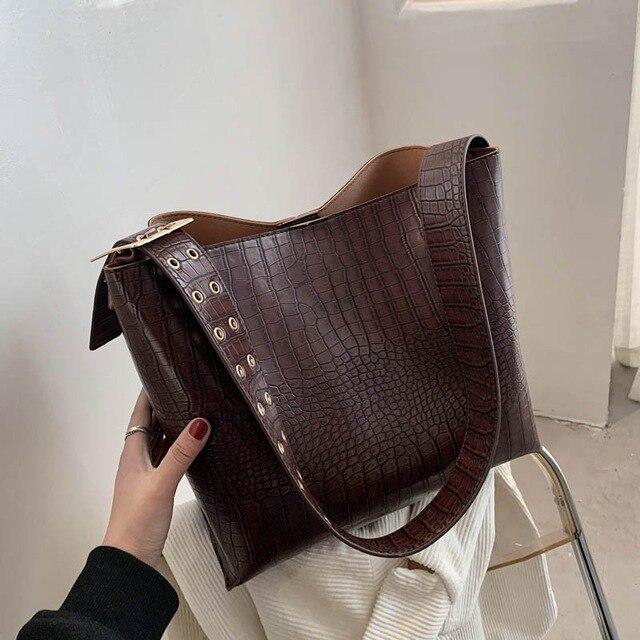 bucket bolsa luxury brand