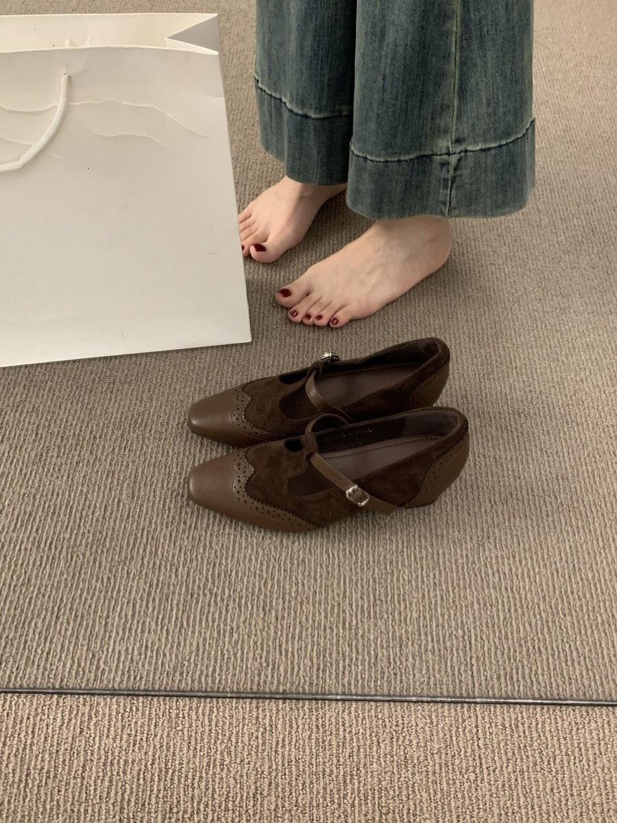 

Retro niche gentle wind evening shoes carved square toe T-buckle and Mary Jane shoes to increase the height of commuter single shoes women 40