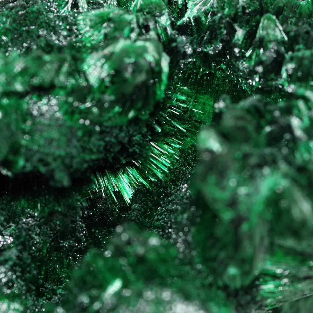 stone Natural Mineral Malachite Fibrous Crystals of a [N2 Natural] (Fibrous Malachite) / (6 "One Kind" Approx. 261g, 104x57x44mm)