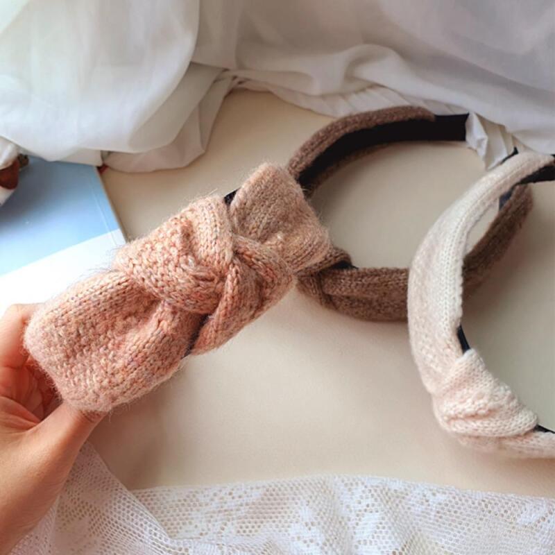 Temara Knot Women s Sweater Pastel Twist white