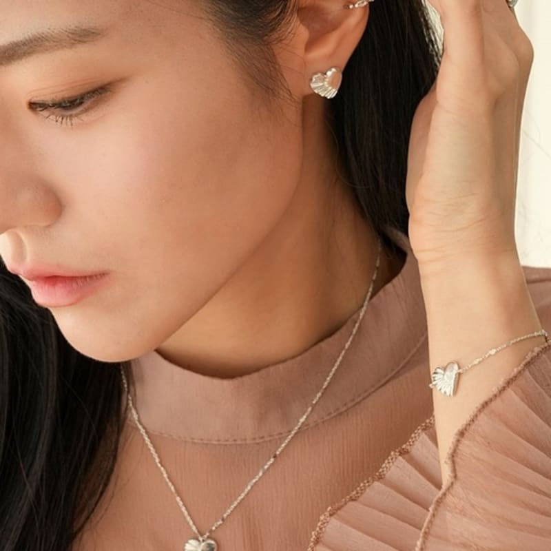 BELLOOGGI Grooved Oval Earcuff