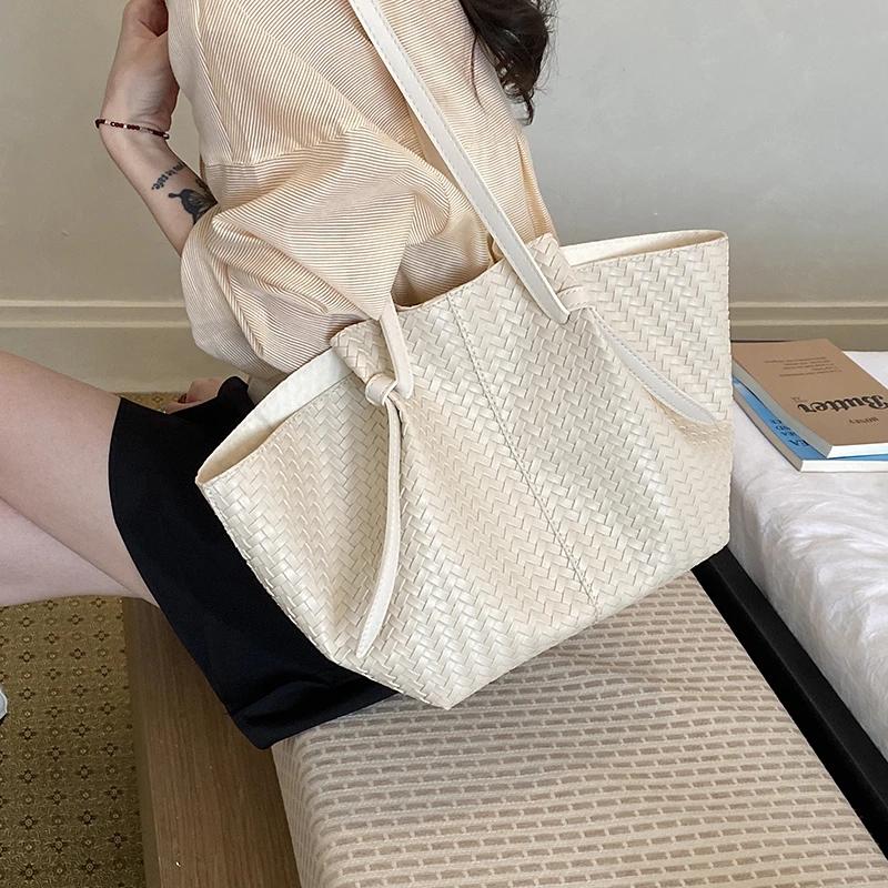 Minimalist Woven Leather Tote Bag Women Large Capacity Shoulder Bag Summer Casual Handbag For Commute Vacation Wings Style Bag