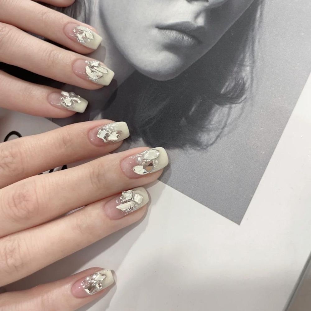 

Носимый маникюр Французские накладные ногти средней длины Нажмите на ногти Модные накладные ногти для девочек