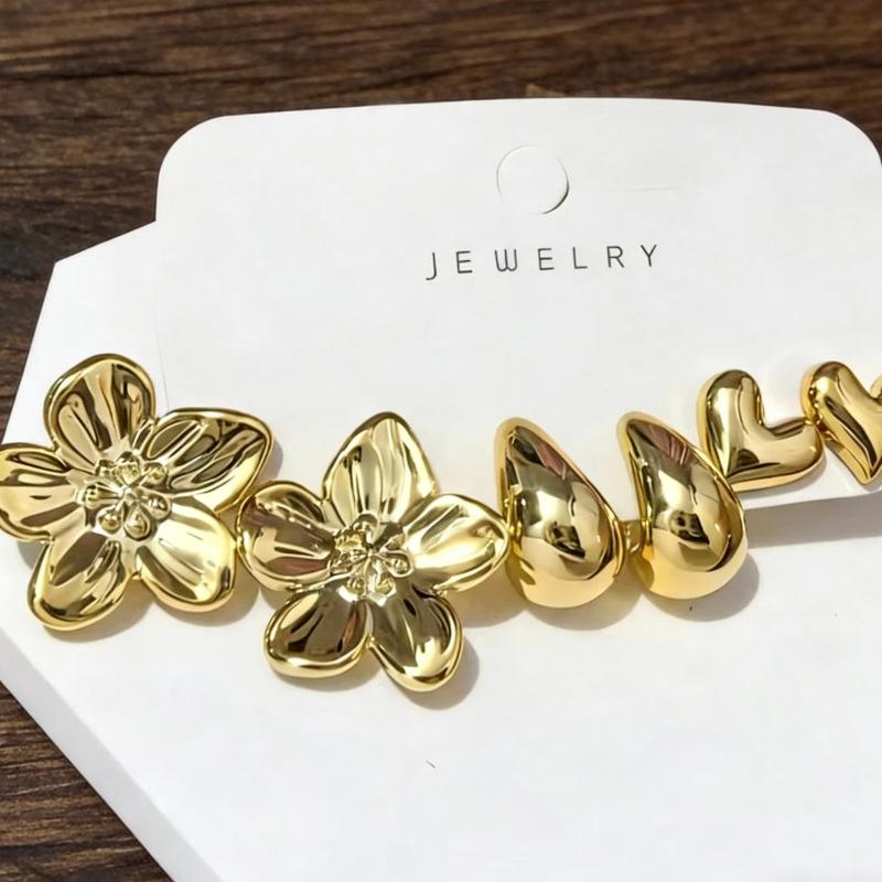 

Geometric Metal Flower & Heart Hoop Earrings Set