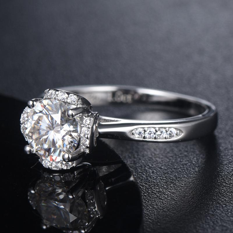 Luxury 925 Sterling Silver Ring Classic Brilliant Cut Diamond Test Passed 1 .0ct Moissanite Rings For Women Bride Wedding Jewelry