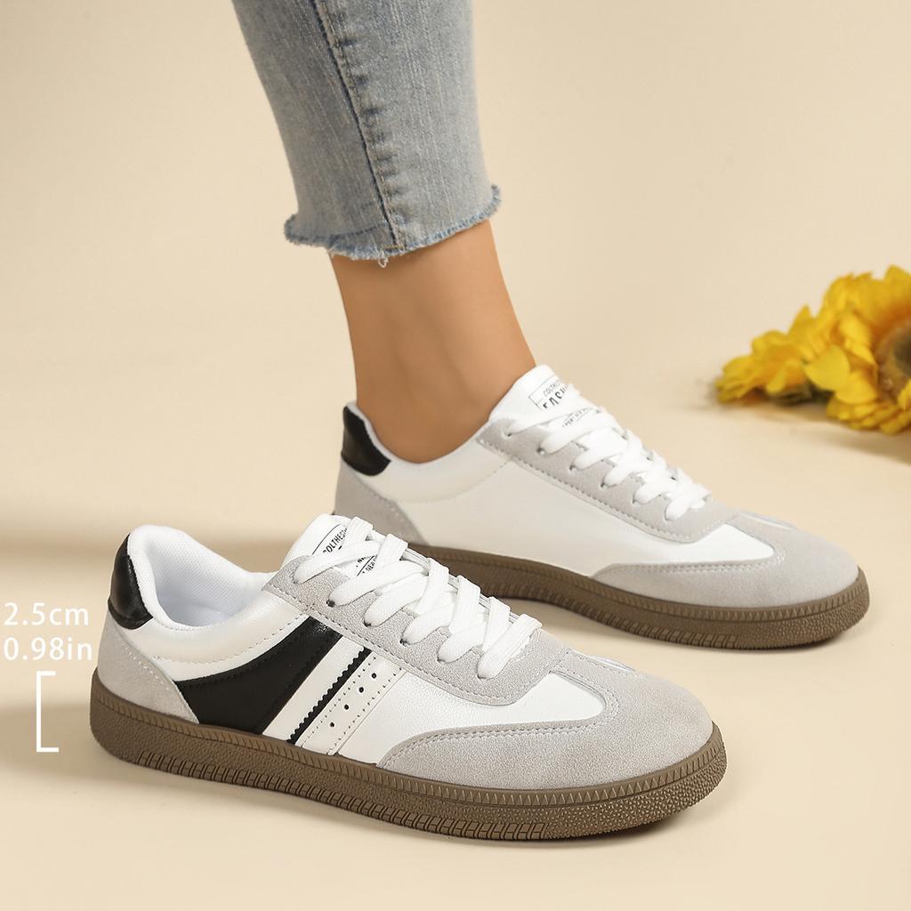 Large size women's casual shoes 2025 autumn new shoes retro board shoes ins sports flat white shoes women