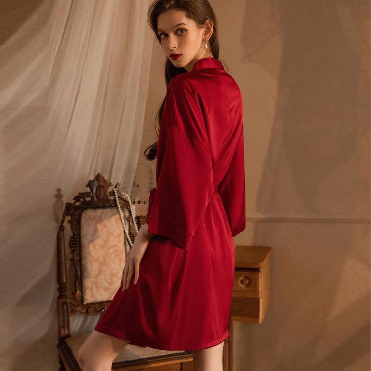 Nachthemd mit Strumpfhaltern aus Seidensatin und Spitze mit Schlitz - Sexy Dessous