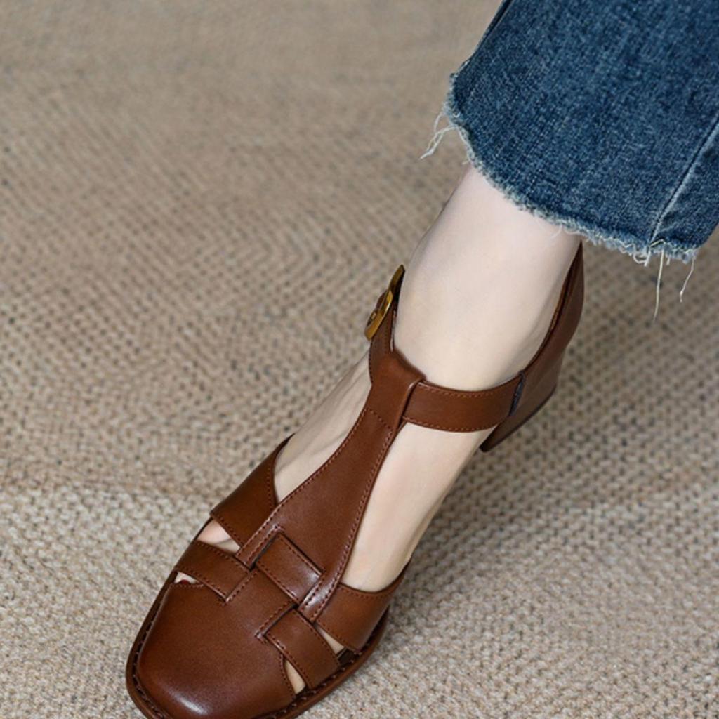 Herr. M Baotou Sandalen Damen Sommer 2026 Neu Hohle T-förmige mit Retro Dickem Absatz Gewebte Hohle Schweinekäfigschuhe