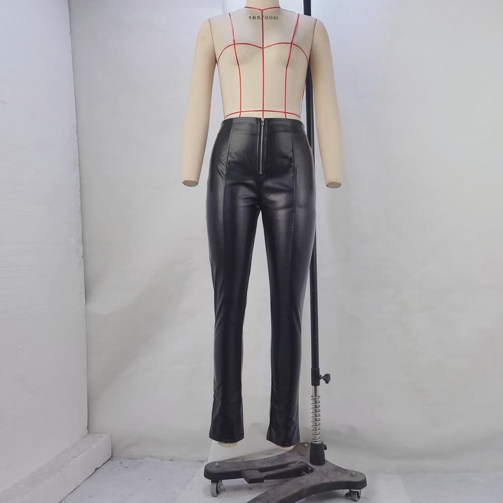 Dammode höst/vinter 2024: Högmidjade slimmande PU-läderbyxor för en höftlyftande look