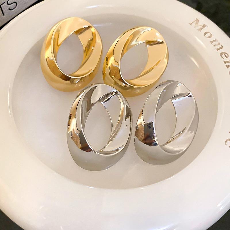 Silver Needle Metal Smooth Oval Stud Earrings Casual Simple Personality Commuting Versatile Earrings Light Luxury Niche Earrings