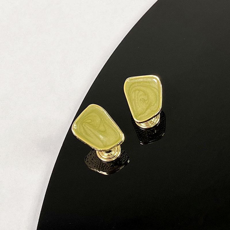 Pearl Mosquito Coil Disc Ear Clips: No-Pierce, Elegant French-Style Earrings for Women