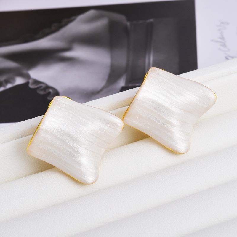 

European and American personality ins small fragrance irregular square drop glaze earclips light luxury high-end geometric earrings earrings women