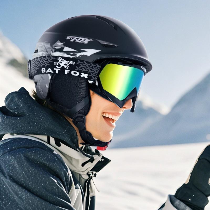 Winter Ski Helmet Anti-collision Protective Gear Men's and Women's Adult Outdoor Riding Warm Ski Helmet