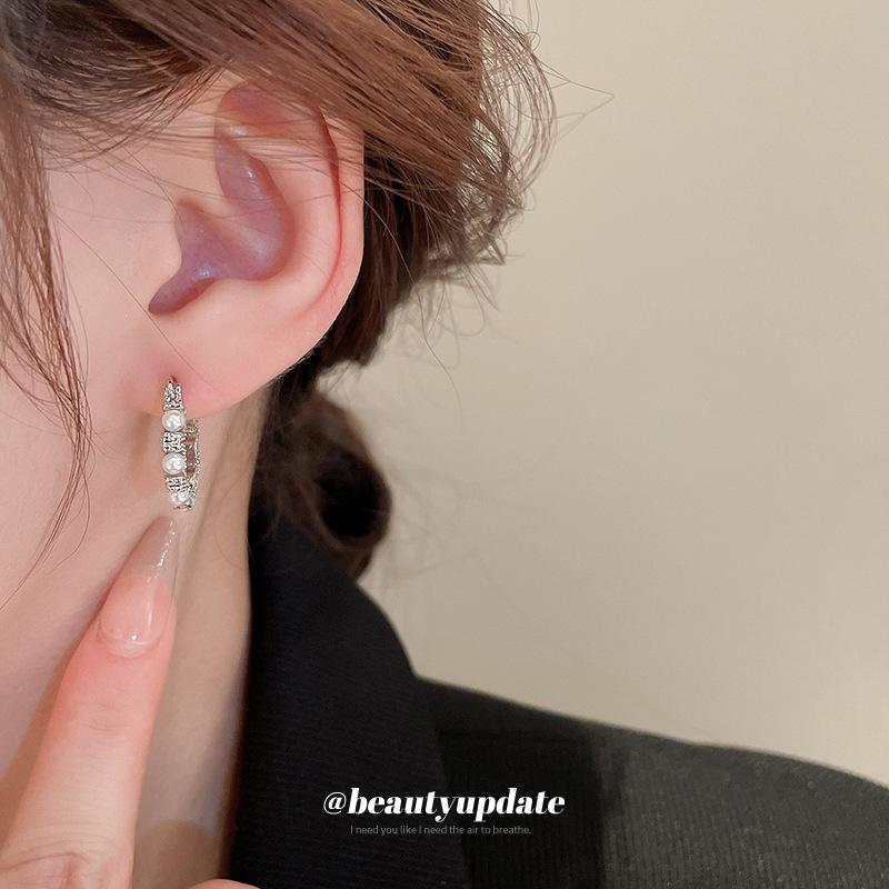 Dongdaemun pearl hollow circle ear buckle temperament simple stud earrings fresh Mori small earrings wholesale women