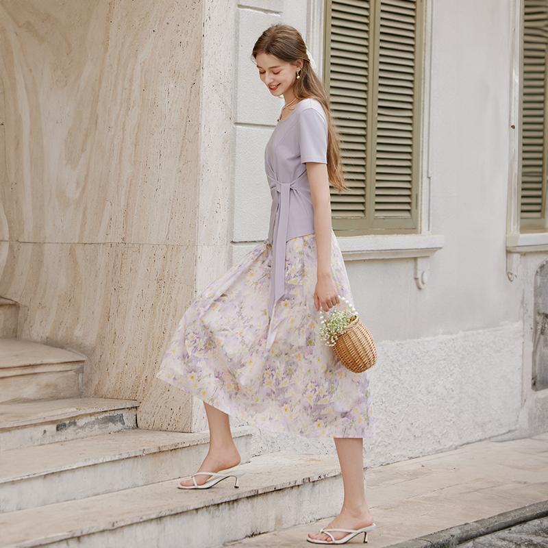 Two piece set of square collar tied T-shirt and skirt