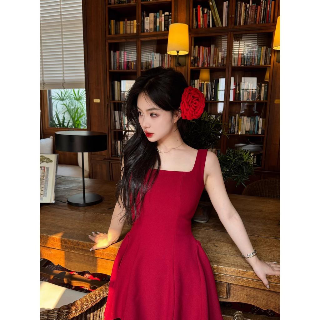 French retro red suspender dress for women in summer, small man with waist and thin temperament, pure desire a word fluffy skirt