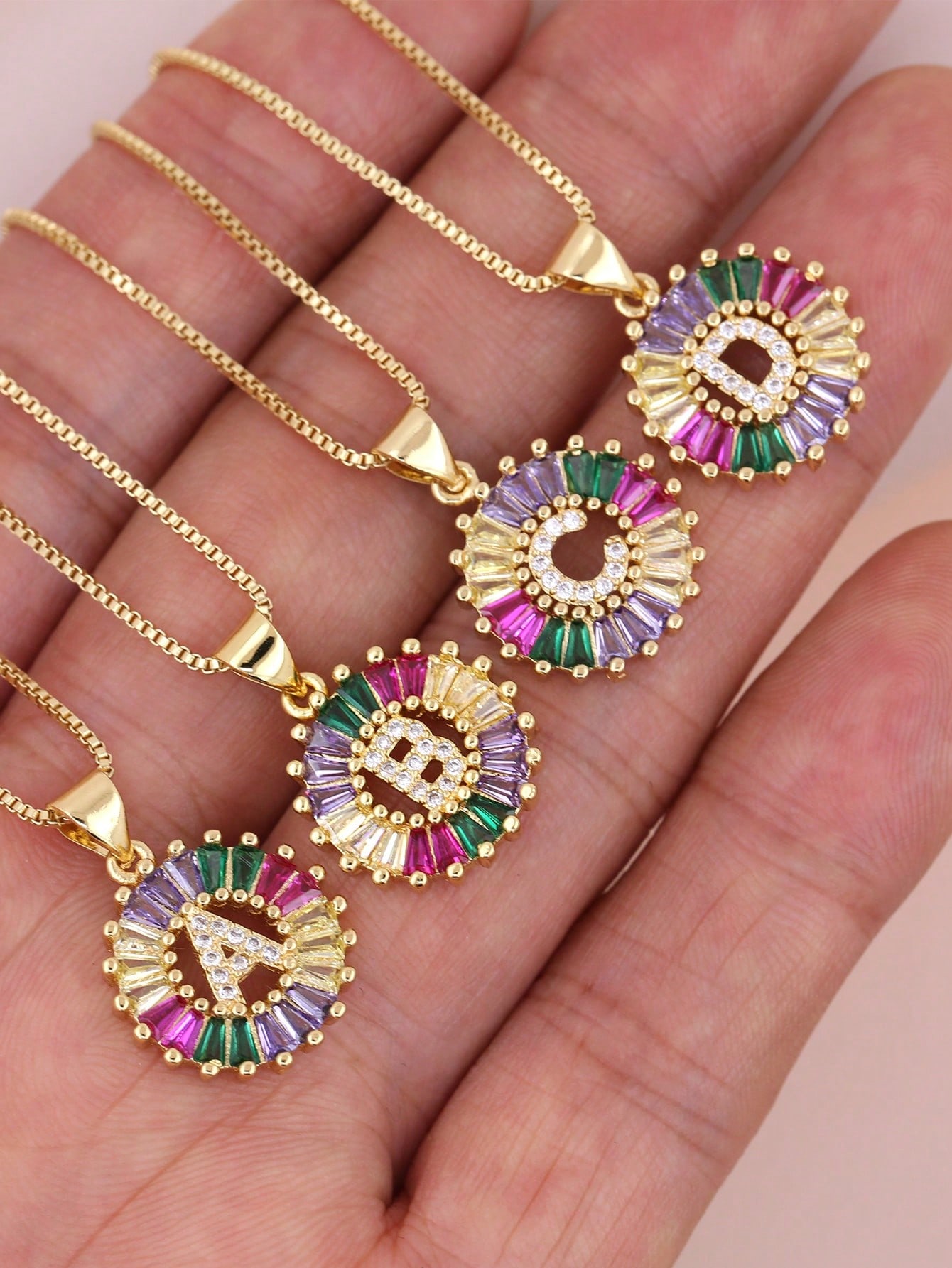 

Цельный кулон с микропаве из радужных цирконов, с золотым покрытием, в виде буквы, женское модное ювелирное украшение, кулон-орнамент, подходит для повседневной носки Z золотой