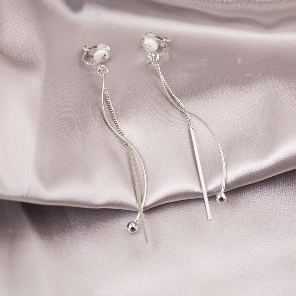 Brincos de pressão triangulares elegantes para orelhas não furadas - Versáteis e com um toque de luxo leve para o uso diário.