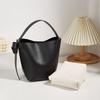 New Women's Bag High-end Niche Design Portable Bucket Bag Fashionable Versatile Commuter Shoulder Messenger Bag