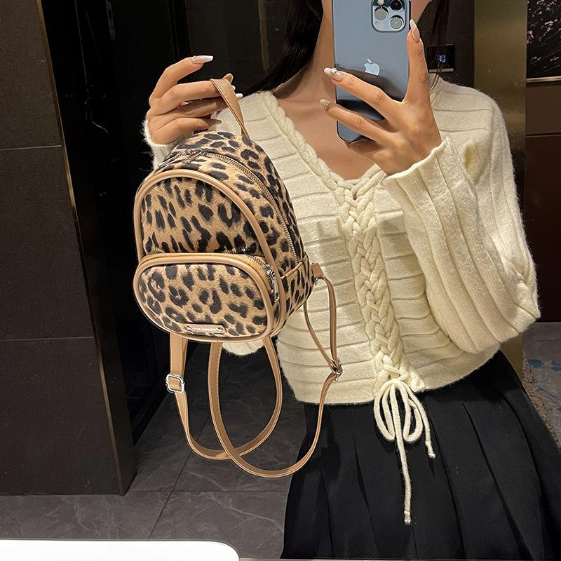 Junior leopard print daily commuter backpack ins Korean version of casual style contrasting color women's travel shoulder backpack