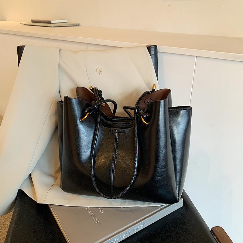 

Сумка-тоут премиум-класса большой вместимости женская новая осенне-зимняя ретро универсальная на плечо подмышку сумка для通勤