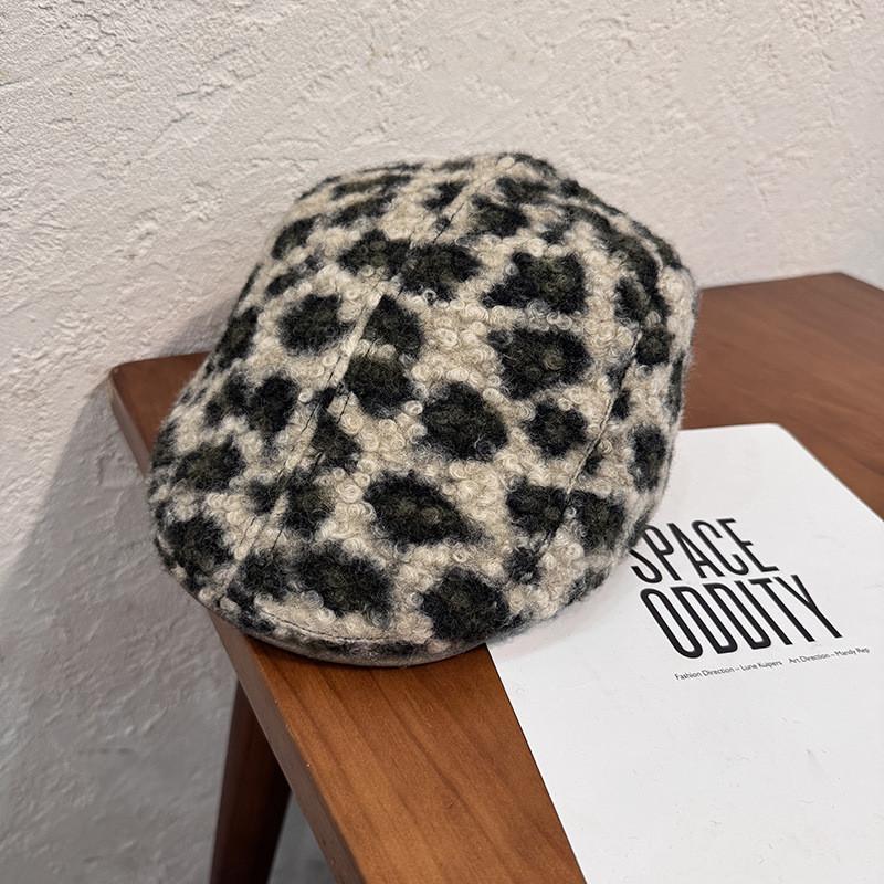 

Front Brim Hat For Women Warm Windproof Winter Autumn Fashion Faux Fur Beret бежевий