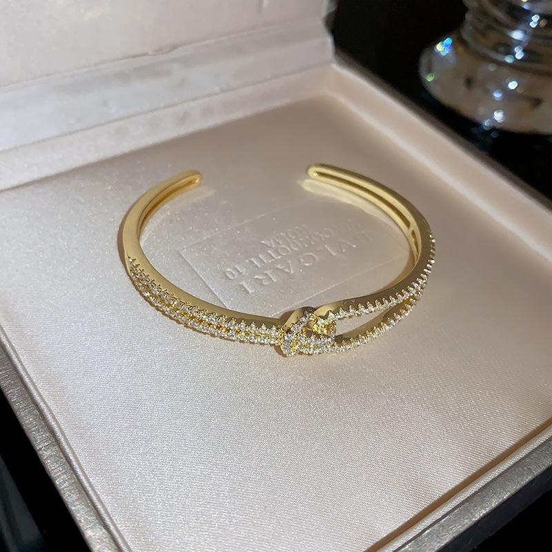 Light Luxury and High-end Micro Inlaid Zircon Bracelet with Fashionable Temperament, Niche and Versatile Bracelet, Handmade Accessory