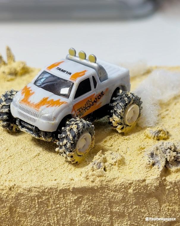 

[USED] Twin Detonator Miniature Car Diorama