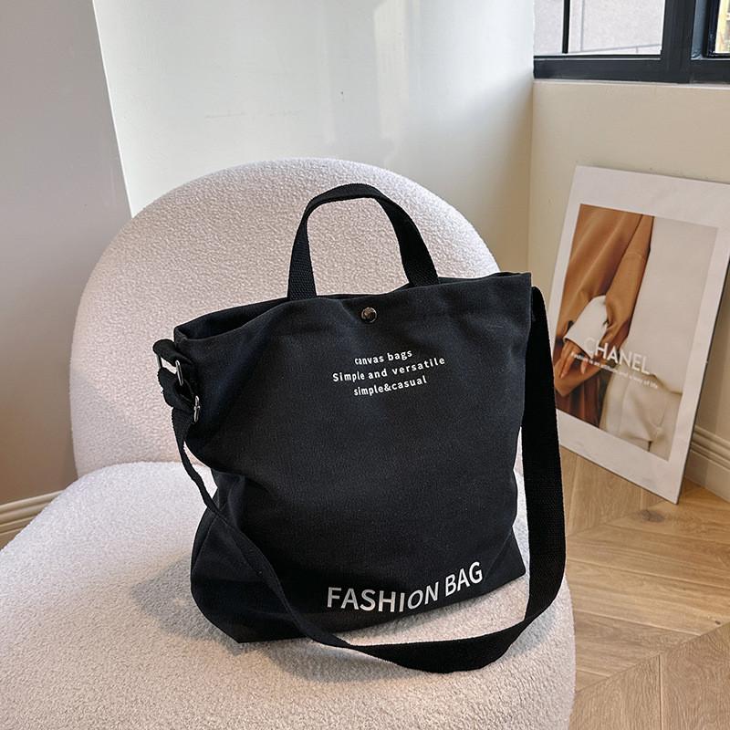 

Large Capacity Stylish Canvas Shoulder Bag For Women Ideal For Autumn Commutes чорний