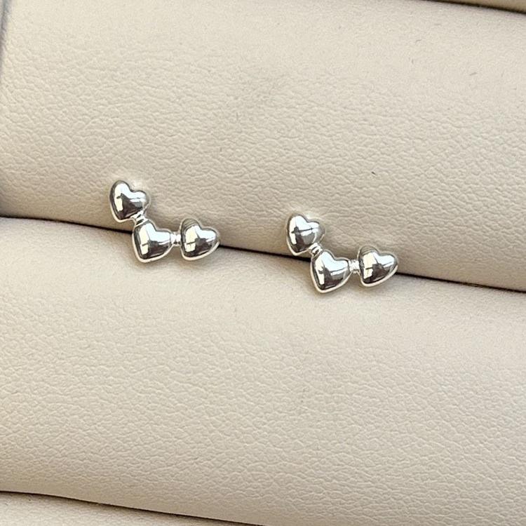 Elegant S925 Sterling Silver Stud Earrings with Three Connected Hearts Design for Women S925 Silver