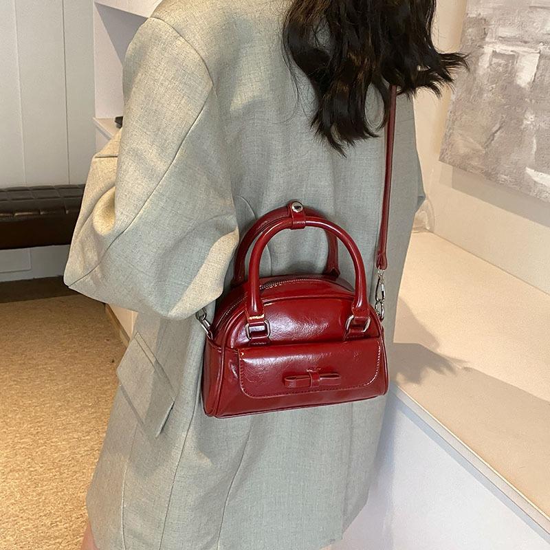 Premium Pillow Bag Women's Autumn and Winter New Versatile Niche Design Portable Shoulder Messenger Bag