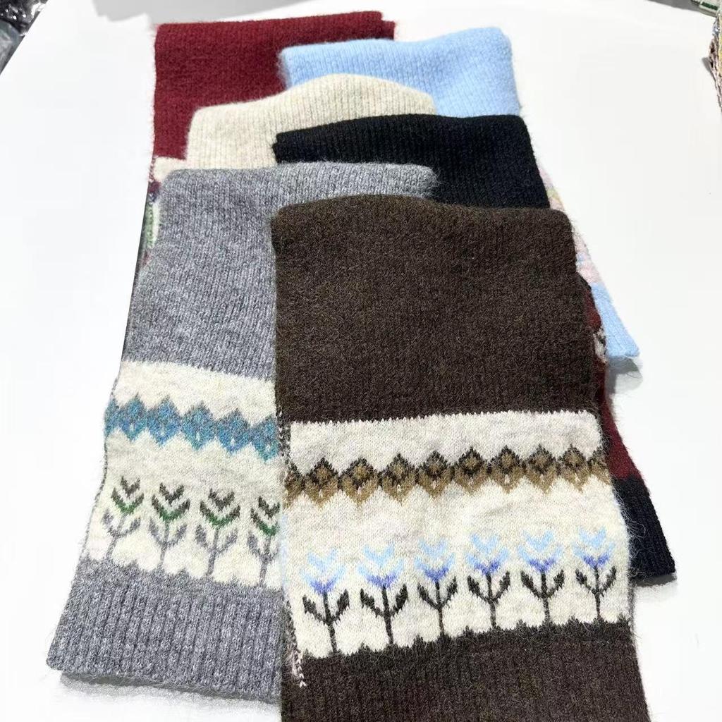 2025 Women's Retro Wool Jacquard Knit Scarf - Cozy, Versatile Winter Neck Warmer with Korean Style for Christmas and Autumn