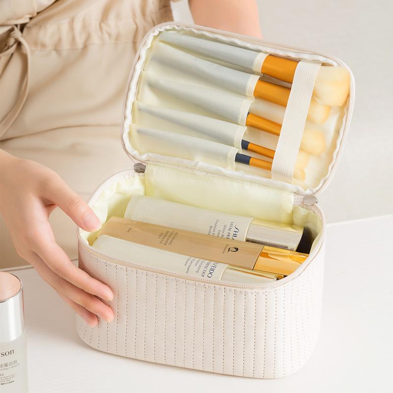 Large Capacity Water Resistant PU Fashion Travel Makeup Bag Zipper Closure Soft Handle for Cosmetics Skincare Vertical Storage