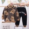 Suéter grueso de terciopelo con cuello redondo y estampado completo de dibujos animados de oso de invierno para bebé, traje de dos piezas