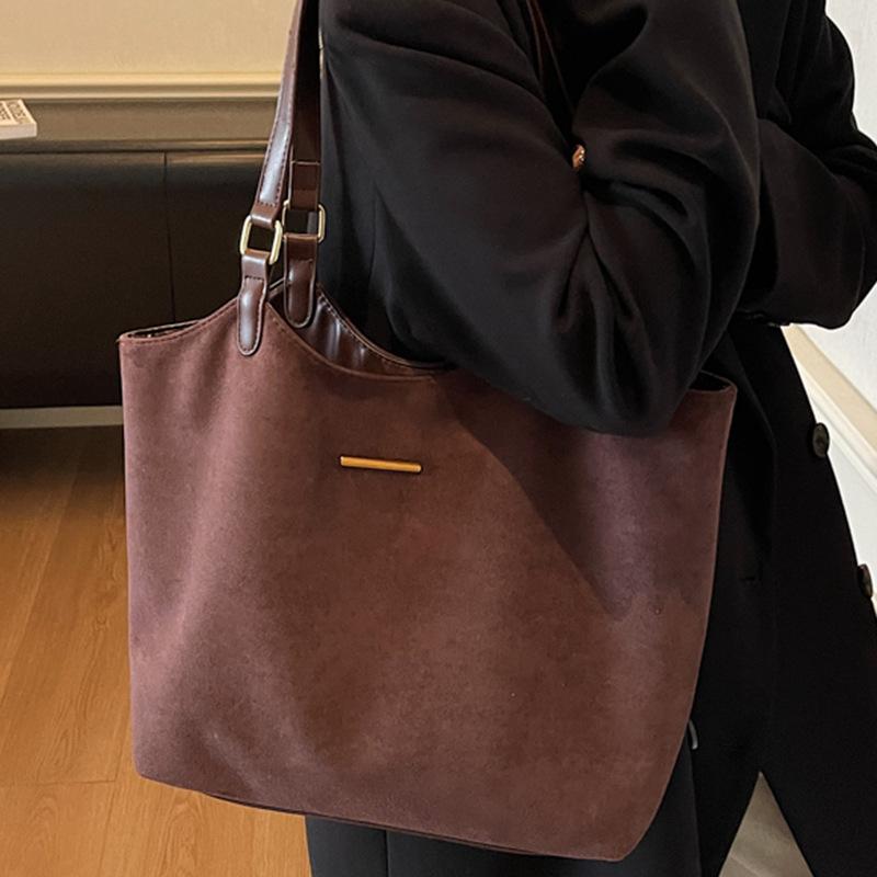 Retro large-capacity bag women's 2025 new autumn casual commuting shoulder bag simple foreign-style texture tote bag