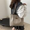 Spring new retro fashion printed shoulder bag underarm commuting large capacity tote bag high sense casual