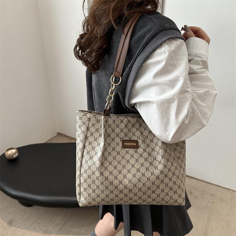 Spring new retro fashion printed shoulder bag underarm commuting large capacity tote bag high sense casual