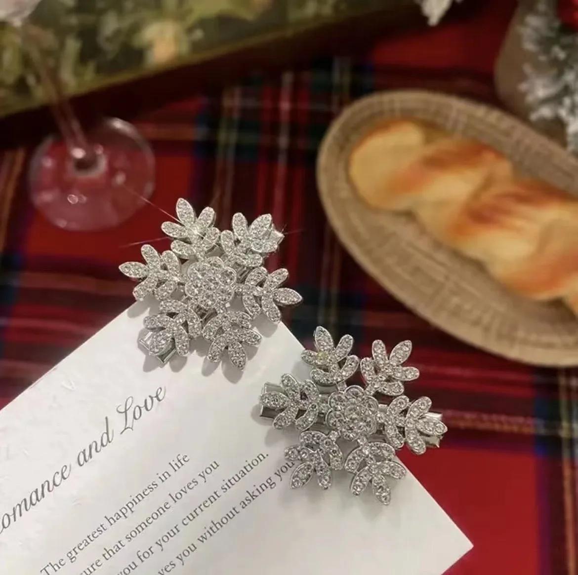 

New 2pcs Sliver Snowflake Hair Clip Women Girls Sweet Bangs Side Clip Glitter Shiny Edge Hairpins Christmas Headwear