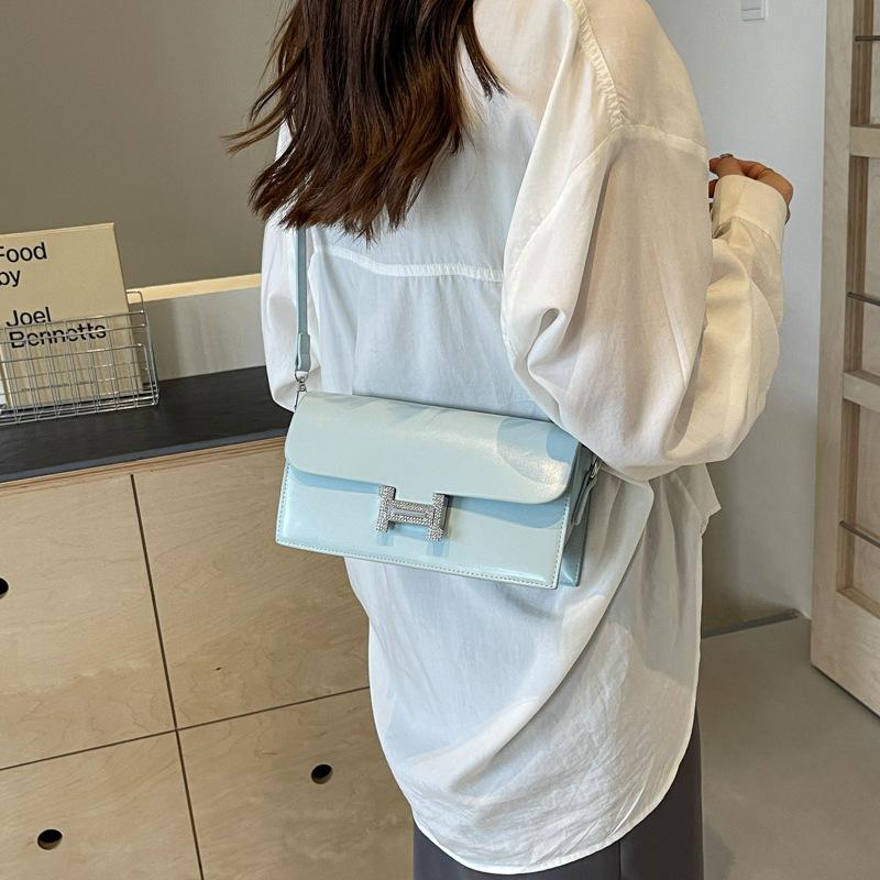 Novo estilo para primavera e verão Bolsa versátil de axila para mulheres Bolsa de ombro texturizada