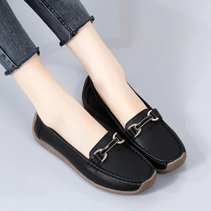 Women's Leather Flats Lightweight Slip-on Loafers Non-slip Soft Sole Casual Walking Shoes with Metal Buckle Plus Size 35-44