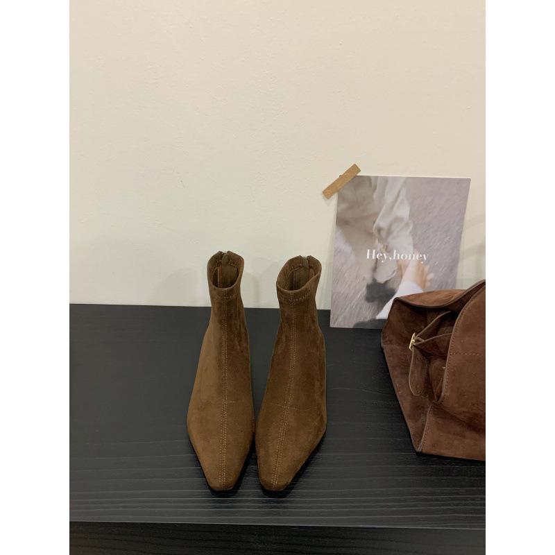 2025 új őszi és téli hegyes orrú lapos talpú rövid csizma női velúr vékony csizma sokoldalú elasztikus csizma sokoldalú rövid csizma nőknek