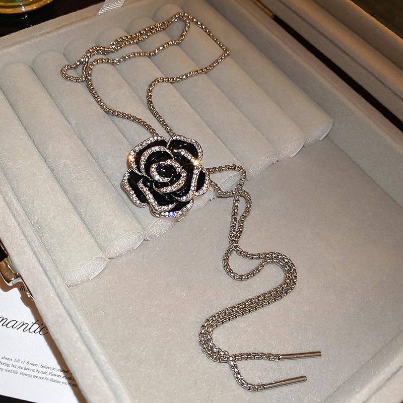 

Пользовательская брошь-бабочка со стразами: Стильный, Высококлассный, Плиссированный Дизайн для Одежных Аксессуаров и Ювелирных Изделий.