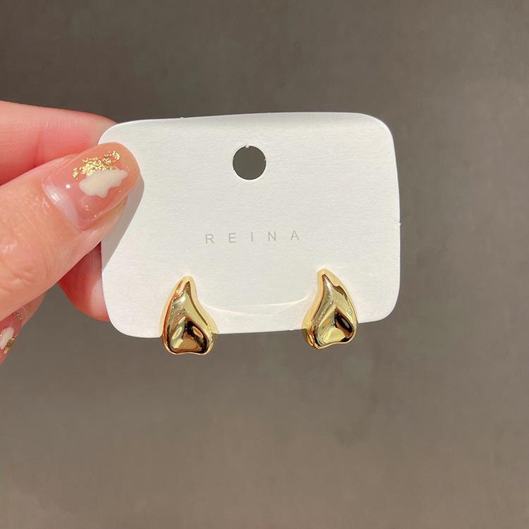 

Sweet Girl Earrings Sales Korean Version Irregular Niche Design Fashionable Foreign Style Earrings New Fashion Unique Earrings золотой