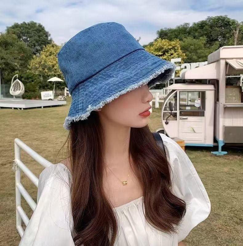 Japanese Retro Women's Denim Fisherman Bucket Hat, Distressed Sunshade for Larger Head, Face Slimming Sun Protection.