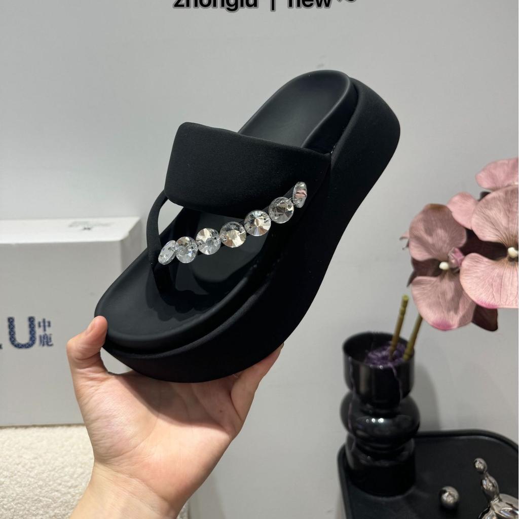 Schwarze schöne Drag-Damenschuhe Sommerkleidung neue kleine Absatzhöhung dicke Sohle Strasssteine Zehenspitze hoher Sinn